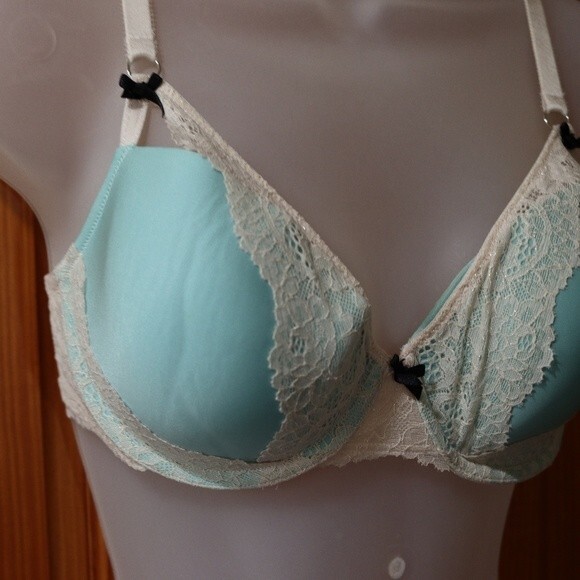 Victoria’s Secret Lot of 3 Bras 32DD Very Sexy Push Up & Dream Angel Demi - Picture 11 of 16